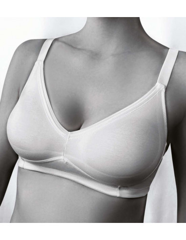 Modeling cotton bra Gios Grace